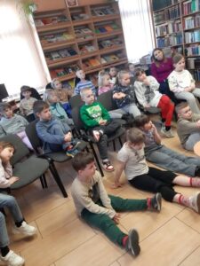 Klasa I a z SP nr 1 w Chodzieży w Bibliotece Pedagogicznej
